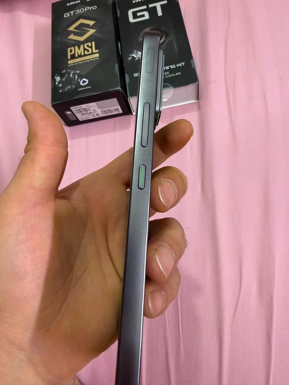 � للبيع Infinix GT 30 Pro 🔥
📱 جهاز قوي ومميز لعشاق الأداء والألعاب 🎮
⚡ معالج Dimensity 8350 Ultimate
🖥️ شاشة AMOLED 6.78” بتردد 144Hz
💾 رام 12GB
📦 ذاكرة 256GB
📸 كاميرا خلفية 108MP + 8MP
🔋 بطارية 5500mAh مع شحن سريع 45W
🎮 أزرار لمس مخصصة للألعاب + إضاءة RGB خلفية
📶 يدعم 5G وNFC
🤖 Android 15
جميع ملحقاته كامله من[ شاحنه-مبرد خاص ب الجهاز-سماعه+كفرات عدد 2 ]

✨ الجهاز مناسب جداً للألعاب والاستخدام اليومي والأداء القوي.
استخدام اقل الشهر يعني جديد بمعانه الكلمه 

💰 السعر: [400] د.ع
📍 المكان: [حله/مركز]
📞 للتواصل: [***********]
