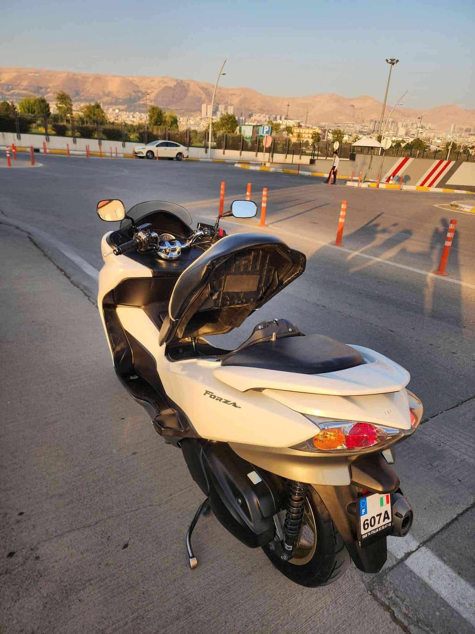 فورزه ٠١٠ S7 فول مواصفات
ماشية ٤٢ كم
تايرات جديد اصلي 
سعر ١٨ ورق
مكاني سليمانية 
***********
