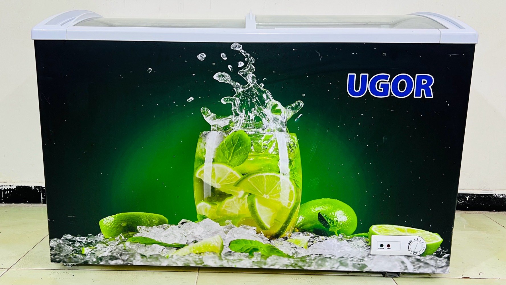 مجمّدة UGOR أفقية مستعملة شهر واحد فقط كالجديدة