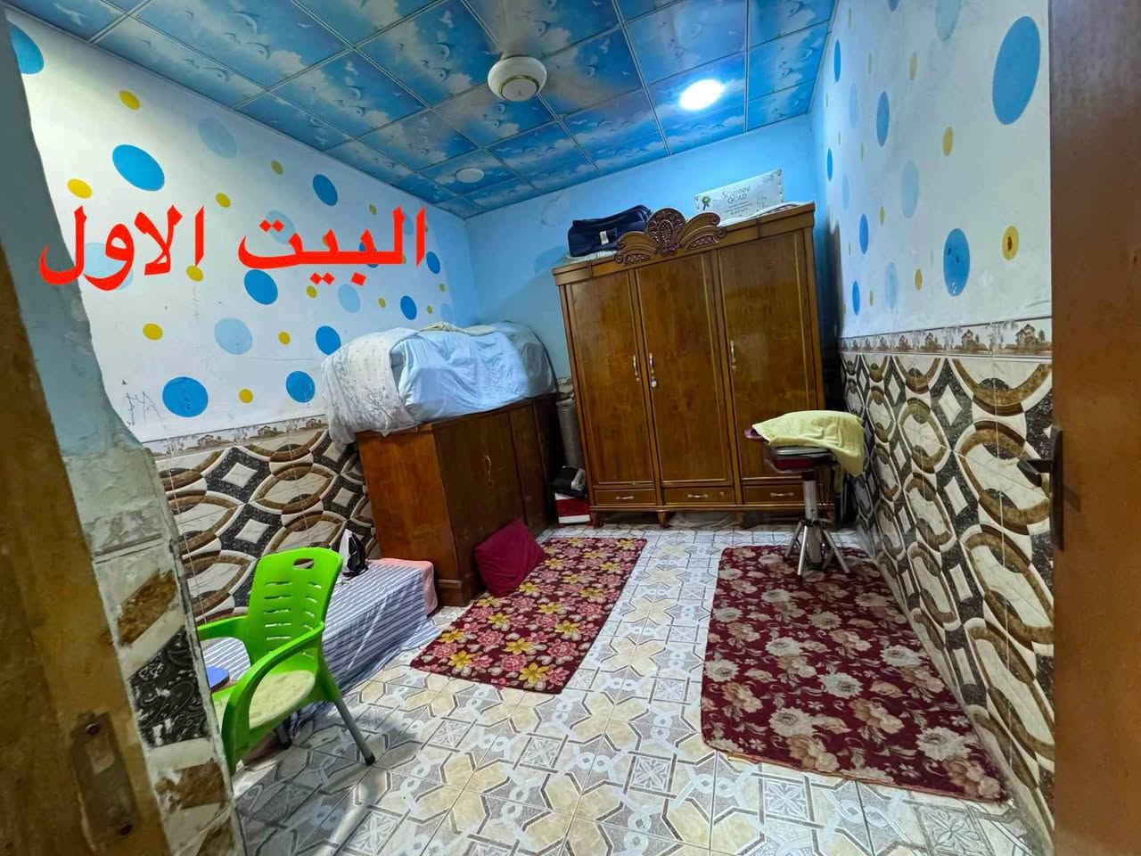 بيتين طابو صرف مشترك المساحه 288م
مساحة البيت الاول 152م 

مساحة البيت الثاني 136م 

حي عاشور ثالث بيت عن الشارع العام مقابل المصفيه مال الاسماعيليه 

بناء طابوق عكاده 

يحتوي البيت الاول على 

استقبال 

وصاله 

وغرفتين 

ومطبخ 

ومجمع صحيات داخلي وخارجي 

وساحه وترك 

يحتوي البيت الثاني على 

استقبال 

وصاله 

وغرفه 

ومطبخ 

ومجمع صحيات داخلي وخارجي 

وساحه وترك 

متوفر كافة الخدمات 

كهرباء ماء مجاري دفن

واتساب *********** علاء بدر
