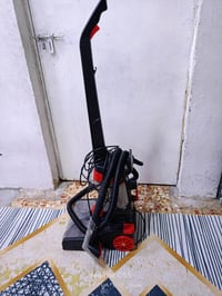 مكنسة كهربائية و تغسل وتنشف ارضيات كاربت وغيره استخدام قليل جدا سعرها ...