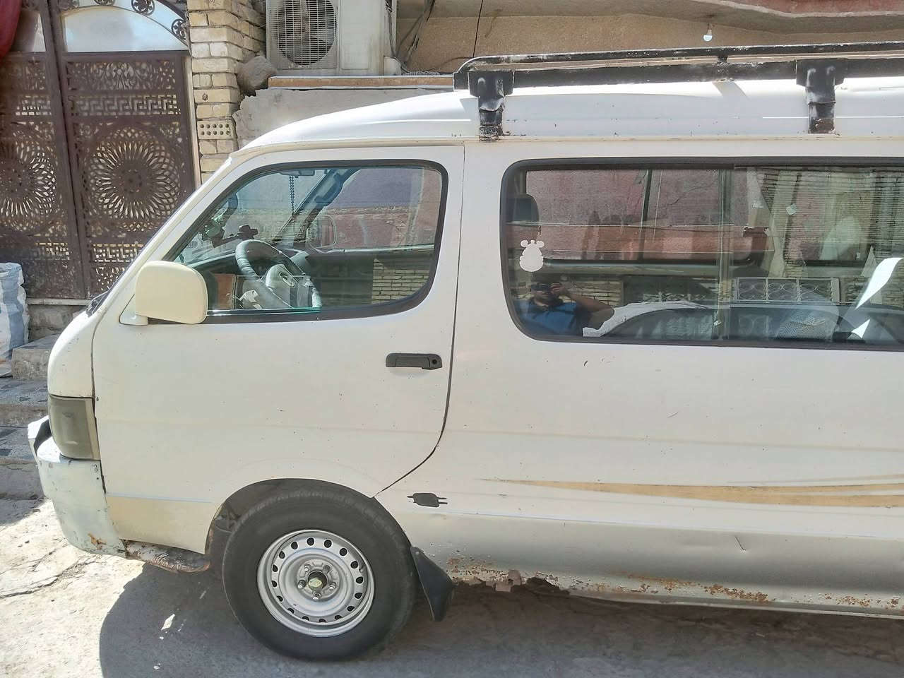 سلام عليكم من رخصت الادمن سياره كنوه فتون للبيع السياره بيها بخار قليل صدر جديد مشط جديد باور جديد تأيرات امامي جدد خلفي نص عمر محرك ياباني كابريتر جديده كله جديد كشنات ستاركس مسجل شاشه اكسل مكفول تاخذ صافي كبل مداور صاحبها يريد تحويل وذا اكو مراوس عادي مكاني بغداد الشعب السعر 30 وبيها مجال  رقمي وتساب فقط ***********
