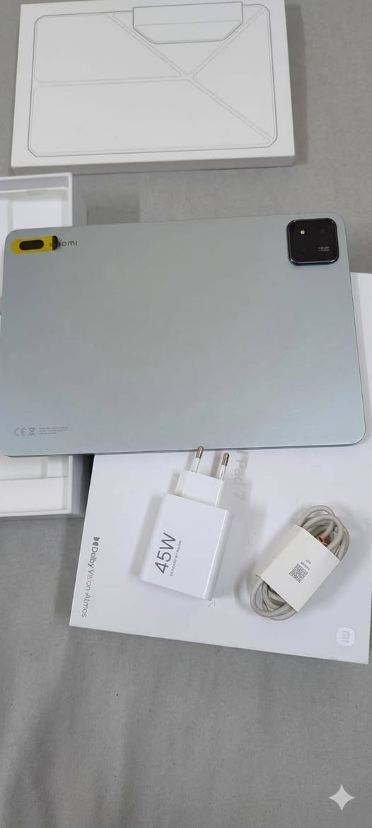 للبيع جهاز Xiaomi Pad 7 نظيف جداً وأخو الجديد، استخدام راقي ومكفول من أي عيب.
⚙️ المواصفات والمميزات:
​الذاكرة التخزينية: 256GB (مساحة ممتازة للألعاب والدراسة).
​الذاكرة العشوائية (الرام): 8GB (أداء سريع وسلس).
​اللون: رصاصي (Gray) أنيق جداً.
​صحة البطارية: الجهاز شبه جديد، عدد دورات الشحن 82 دورة فقط يعني البطارية بكامل كفاءتها وعمرها طويل.
​الضمان: الجهاز مكفول ونظيف تماماً.
​📦 الملحقات:
​الكارتون الأصلي موجود.
​الغراض والشاحن الأصلي كاملة وبحالة ممتازة.
​(الجهاز يأتي بدون قلم أو كيبورد).
​📍 الموقع: الديوانية - الدغارة
​💰 السعر: خاص
​📞 للتواصل والاستفسار: [***********]
                           [***********]✓ واتساب
