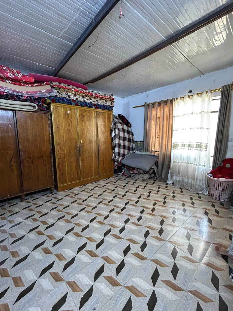 🏠 دار للبيع | فرصة مميزة
📐 المساحة: 100 متر
📏 الواجهة: 5 متر × العمق: 20 متر

✨ تفاصيل الدار:
• صالة
• مطبخ
• صحيات
• الطابق الثاني يحتوي على غرفة نوم واحدة 💤
• إمكانية إضافة غرفة نوم ثانية حسب الرغبة

📍 الموقع: شارع أبو نزار

💰 السعر: 50 مليون دينار
🔸 يوجد مجال بسيط للتفاوض

📞 للتفاصيل والاستفسار:
***********
