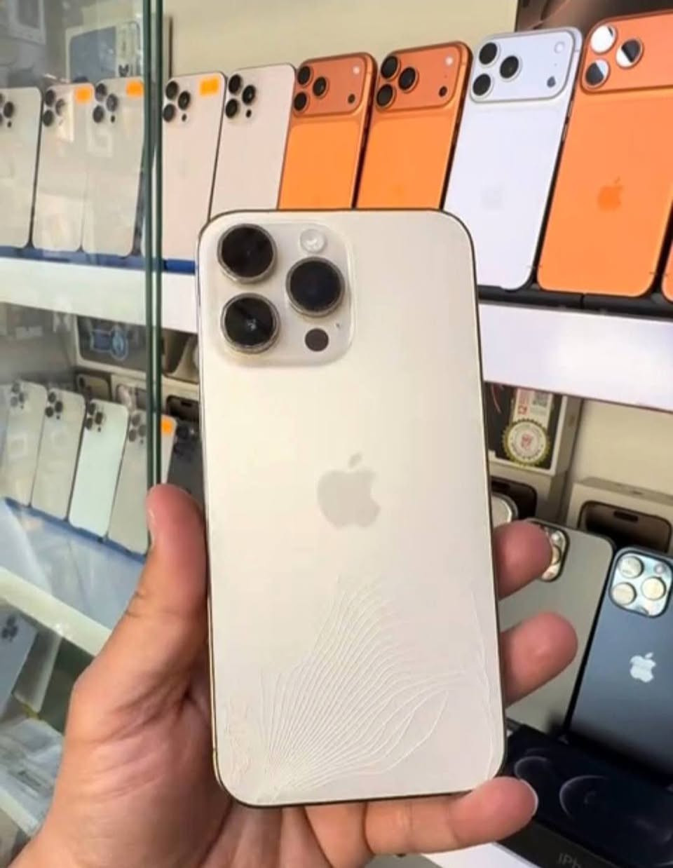 315وبي مجال للشراي 14برو ماكس فقط ضهر مكسور باقي مكفول كفاله عامه شرط الفحص ذاكرة 256مكفول كفاله عامه  شرق اوسط ارد واتساب فقط***********
