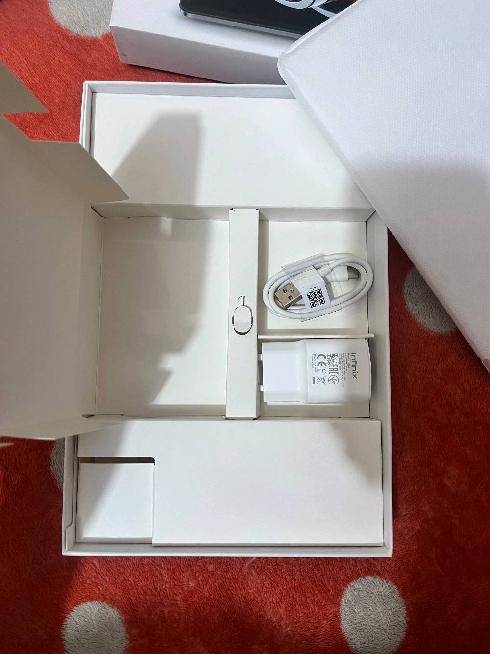 infinix pad 10 انفنكس مستخدم للدراسة فقط ذاكرة 265 و يشغل 60 فريم بطاريته 7000 الشاشه تقريبا 10.5 الى 11 جهاز نضيف كلش