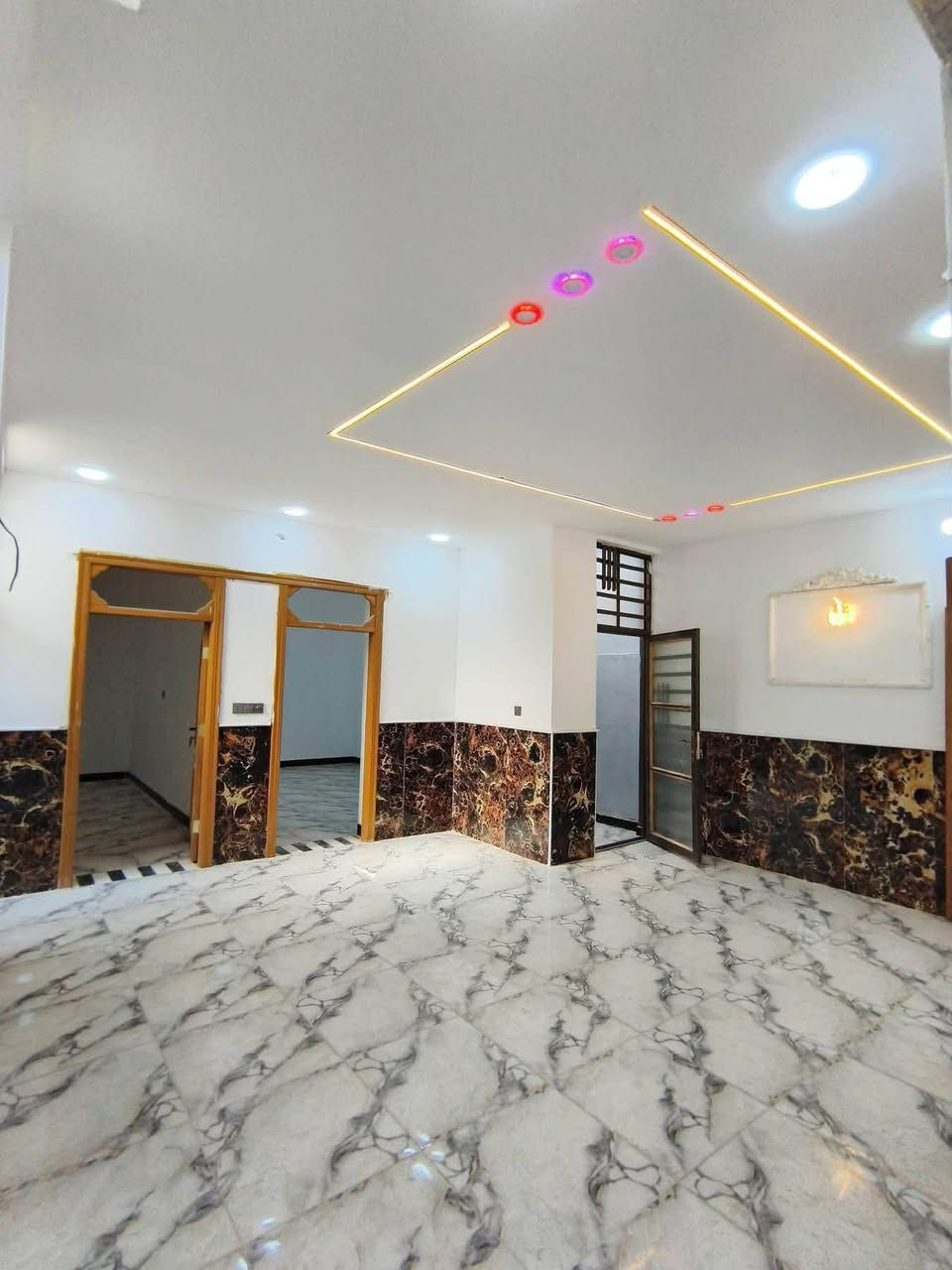 🏡150متر 🏡

المساحة: 150 متر مربع

✅ #طابو_زراعي_سند_25_أقرار_محكمه

السعر: 65مليون  (مع المجال)

الموقع: النجف شارع الصب عمود 335

مواصفات البناء:

غرفتين نوم وصاله استقبال ومطبخ وصحيات 

بناء مرتب (أساس + سقف كونكريت + طابوك)

أرضية بورسلين أبو الـ 60

الخدمات:#بعد_عن_سوق_100م

ماء كهرباء مدارس سوق تبليط مولد

للاستفسار اتصال

*********** او واتساب
