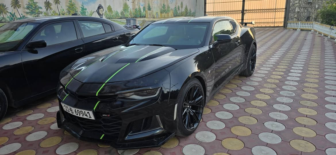 كمارو 2017 نسخه ففتي 
محرك 6 سلندر 3600.كير عادي 7 سرعات
دعامية ZL1.بنيد ZL1.
 تخم ويل جديد اصلي ZL1.
سقف كنتارة جناح  الشكل الجديدZL1.
دواخل جلد اخضر فسوري درجة اولى 
لدات داخلية متغيرة .
حدادية السيارة بالجيس كل اجزاء الصدر جديدة .
ملاحظة/ السيارة مصروف عليه كلش هواية مسويله ادامة كاملة للمحرك والكير و الكهربائيات ومنظومة التبريد  وعلية تخم تاير جديد و تخم دسكات جديد السيارة جاهزة من جميع النواحي مابيه اي مصرف  
الحادث/ جاملغ امامي ايسر جهة السايق مبدل نفس الون و البنيد محدث ZL1 مثل ماذكرت فوك  .
السيارة رقم بغداد الجديد بأسمي تحويل ثاني يوم .العنوان بغداد حي الامين سعر البيع 105 مجال بسيط جدآ 
الشراي يتصل 
او يراسلني واتساب *********** بغداد, العراق
