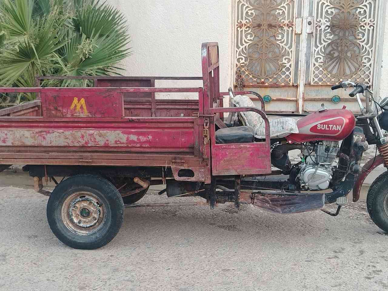 سلام عليكم ستوته بدون نضيفه سعر 900 وبيه مجال ***********
