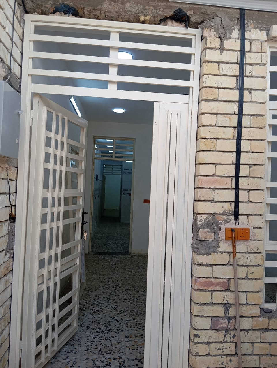 للبيع بيت جديد بناء حديث 80 متر 4*20 الدسيم طابق واحد والطابق الثاني صاعد البناء البيت فارغ  *********** وات ساب موجود
