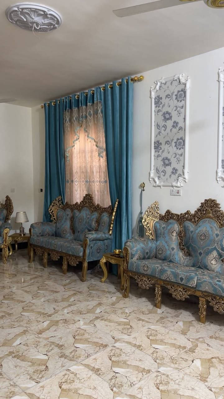 غراض للبيع ديوانيه كامله مليون ونص والبوفيه فراش ٢٠٠ وثريه ١٥٠
