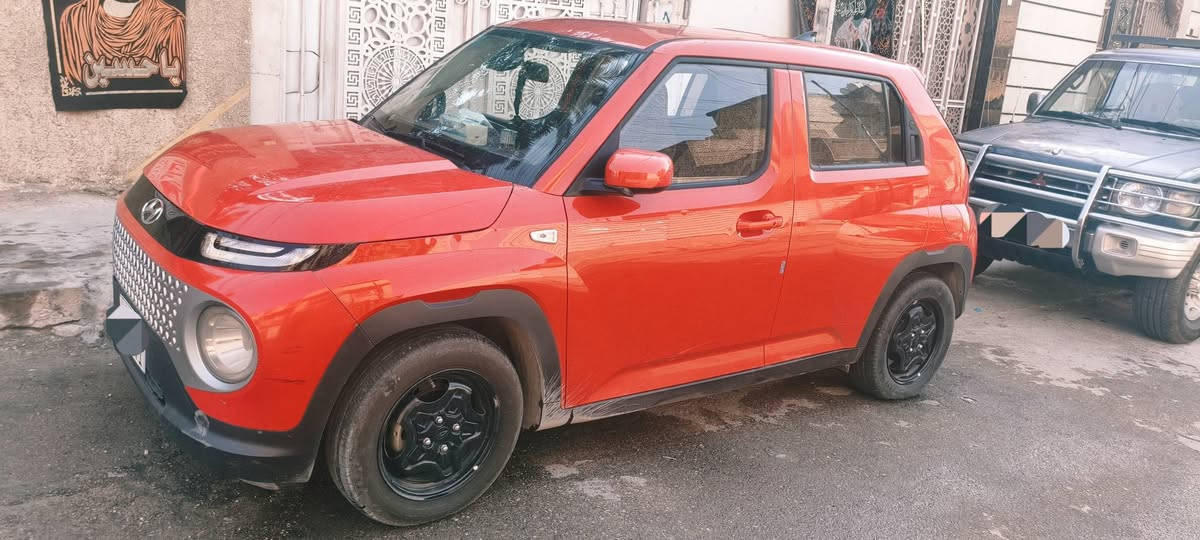 🔴 للبيع او مراوس بريوس هونداي كاسير Hyundai Casper 2024 وارد كوري 🇰🇷
🚗 الموديل: 2024
🎨 اللون: أحمر
📍 رقم بغداد
👤 باسمي — نقل مباشر
- محرك بنزين  MPI
- كير أوتوماتيك
- تبريد وتدفئة تبريد ثلج 🥶
- تشغيل عن بعد
- شاشة اعطال السيارة
- ويل كب
- تاير أمامي جديد
_ مري شفط
_ تحكم ستيرن 
- السيارة نظيفة استخدام شخصي للبيت

🛠️ ملاحظات الحادث:

- البنيد مبدل
- باب الجنطة نفسه ومعمّر
- الدعامية كبس شركة
🔒 الكير والمحرك بكفالة السيارة
📍 الموقع: بغداد – جميلة الثانية

💰السعر 98 والمجال بسيط للجادين.
📞 للاستفسار والتفاصيل: وتساب/اتصال
***********
