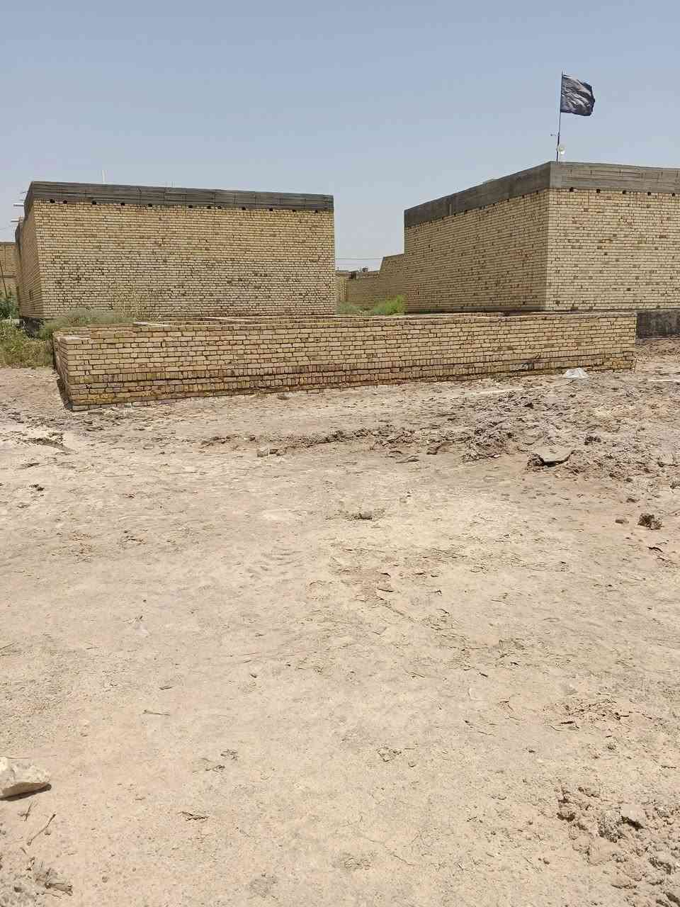 السلام عليكم باتلو للبيع مساحه 170 بكاع عامر مناسب ***********
