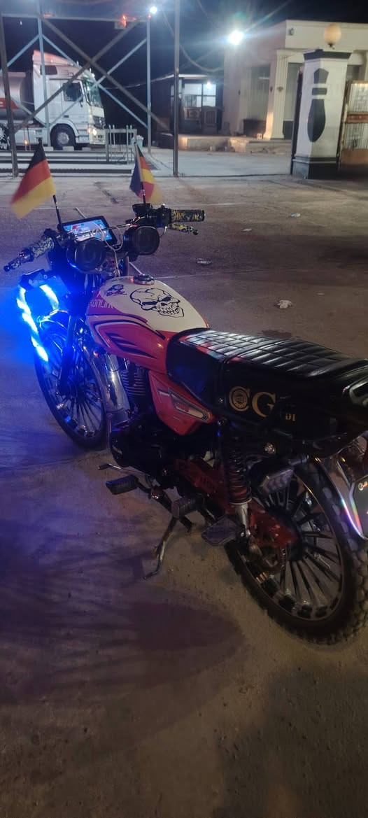 سونك موديل 25 سعر 850 وبيها مجال ***********
