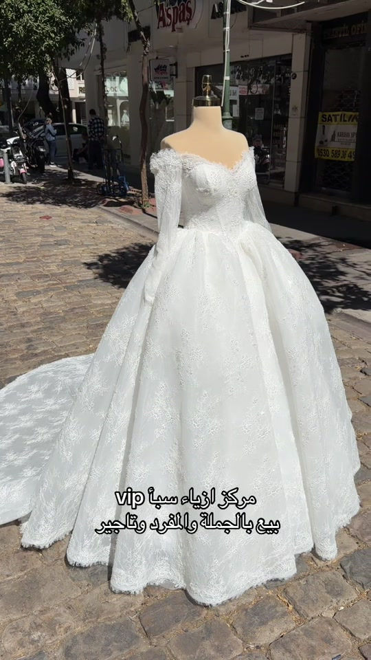 

نص مكتوب في الصور:
- مركز ازياء سبأ vip بيع بالجملة والمفرد وتأجير