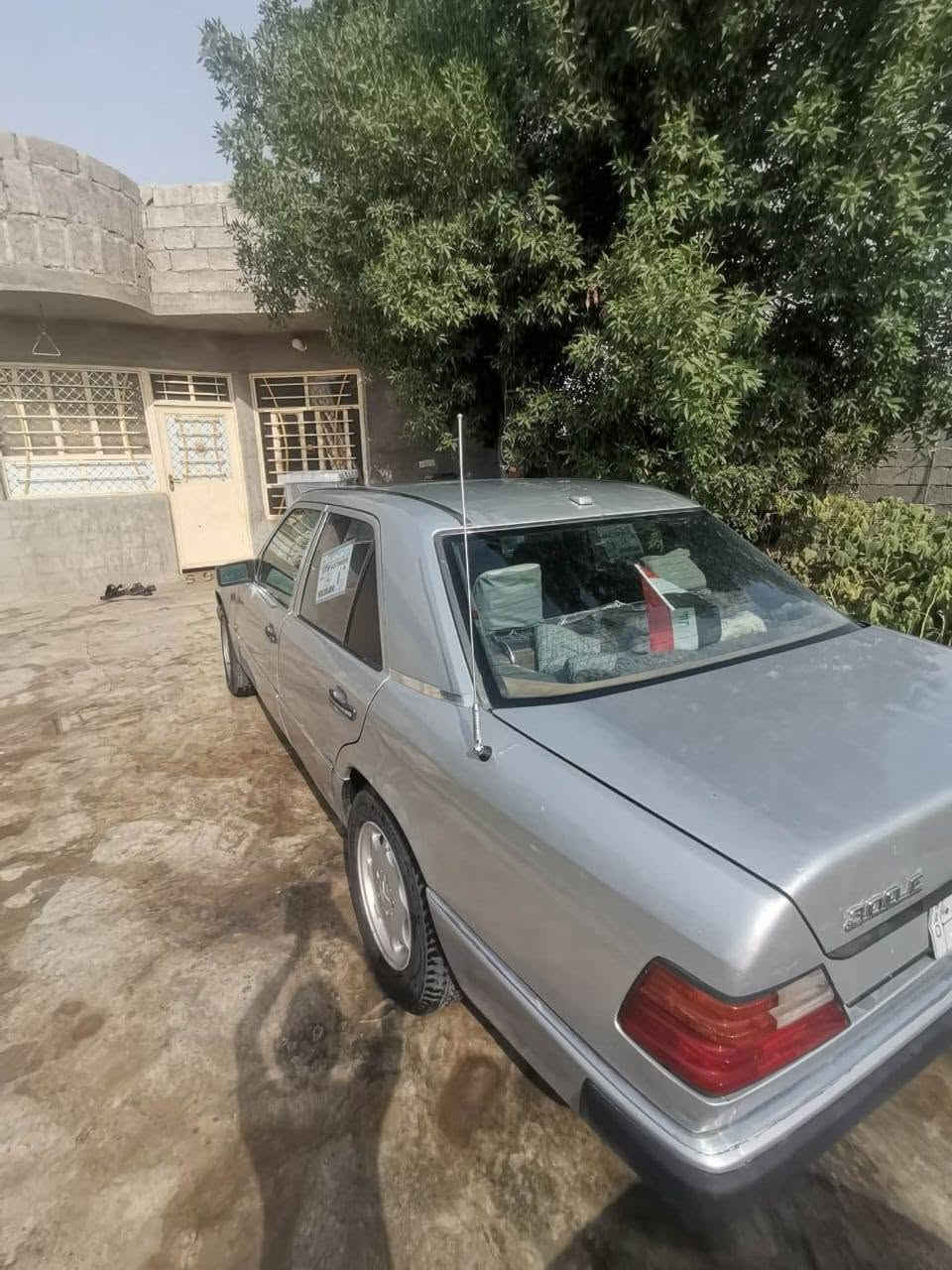 مارسدس دب موديل 90 تبريد محرك 25 ونص دواخل قواعد سليمات. مصبوغة عام جماليه رقم بغداد سنويه 27 تنتهي شهر العاشر السعر 46 وبيها مجال قليل..    مكانها ناحية السعديه رقم ***********..
