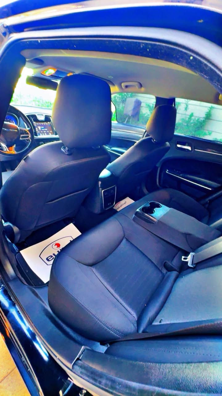 Chrysler2022لون اسودملكي
حزمة خاصة بشكل سبورت 
3.6 محرك بنتستار 
ممشى 57الف mi
***********/واتساب او خط 📞
حادثها موضح جاملغ وبنيد تبديل والباب مال سايق مصبوغ  ***********
238 ورقة