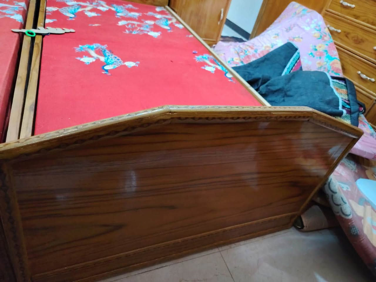 سلام عليكم جرباي شبابي للبيع نضيف حيل صاج درجة أولى  مكان بغداد حي عامل اي كسر مابي حيل ￼نضيف  ***********￼ سعر وحد 85 الف
