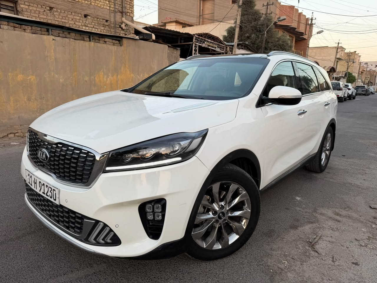 السلام عليكم
للبيع او مراوس 
كيا سورنتو 2020 خليجيه 
بيه صبغ موضع بسونار بدون اي دواخل ولا ايرباك سبب صبغ. تخريب 
السعر.  177 وبيه مجال للشراي 
السياره كلش جديده على وضع الشركه 
بصمه  تشغل 
بانوراما 
6 سلندر. 
7 راكب 
3 قطع  تبريد
ماشيه 64 الف. وشرط حقيقي 
حساس امامي خلفي 
شاشه كار بلي 
كشنات جلد + كهرباء 
صندوك كهرباء 
4 انضمه قياده 
 وبعد هواي مواصفات 
مكينه. وكير. وكلشي بيه على وضع شركه 
مكاني بغداد مدينه الصدر 
***********
