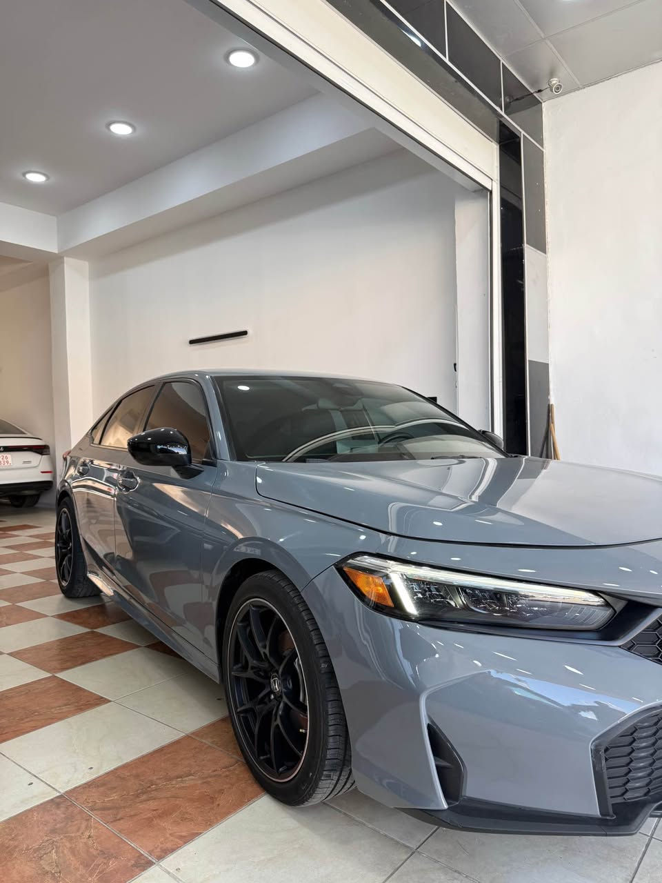 Honda Civik 2025 
مواصفات Sport 
محرك 2.0 تنفس طبيعي ماشية 15 الف 
كير محرك رادار بشرط
صبخ جملخ و باب و حافة بوند بدون دواخل و الشاصي بشرط
السعر 140 ورقة بيها شوية مجال 
المكان السيارة دهوك ***********☎️ دهوك, العراق
