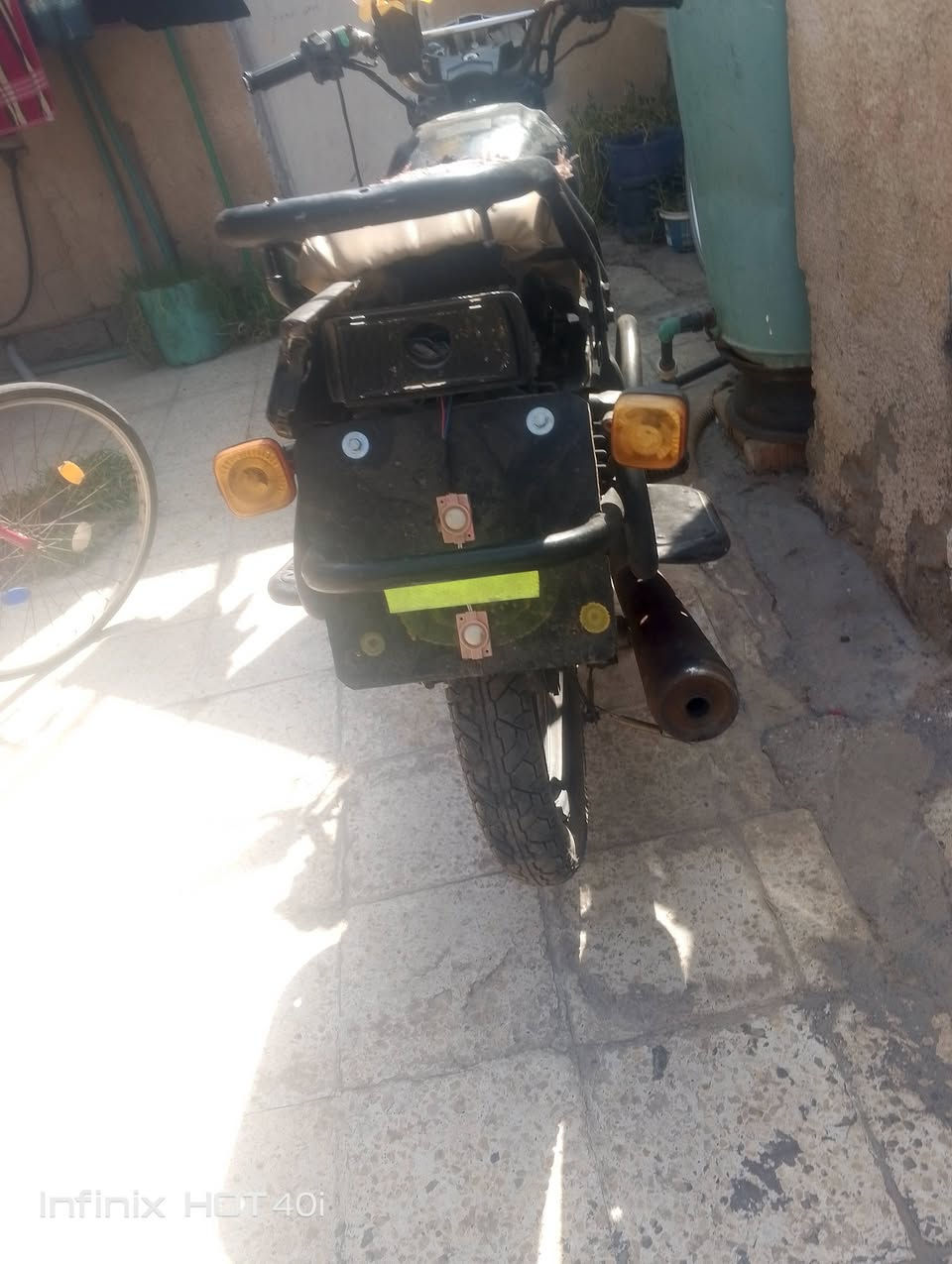 السلام عليكم  دراجه هويشه
5كير 
150cc
دراجه جانت متروكه رجعتها ابحالت وكاله 
عوزها كفرات وترتيبات شويه 
مكان الدراجه الصويره  
سعر 300وبيها مجال للشراي مو شراي لاتعبني وتعبك 
الرقم ***********غير متواجد على الانترنيت
