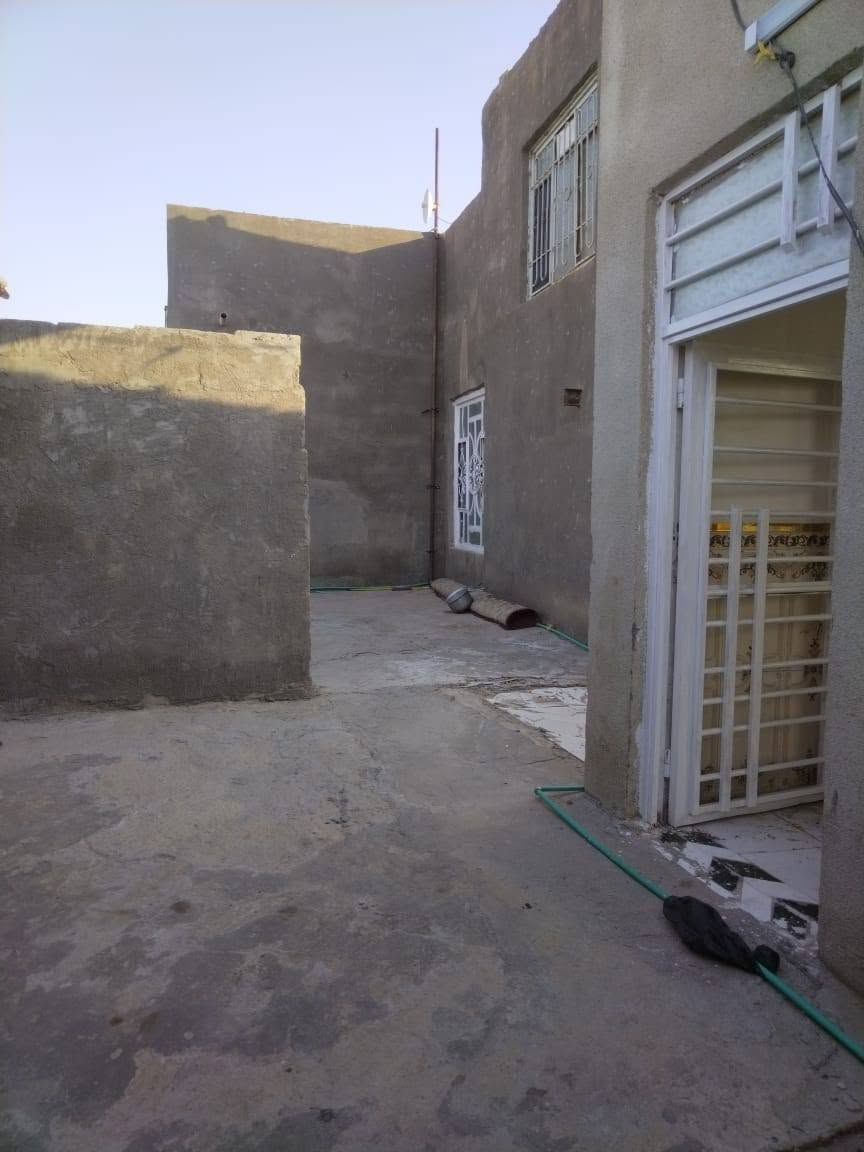 السلام عليكم بيت للبيع خلف عمارات الزيتون قرب مكتب السجاد للعقار
ومرقم من البلديه  وميزانيه كهرباء  
 مساحة 275م
 #السعر ٢٧ وبيه مجال
يتكون من كراج واستقبال كبير ومطبخ وصاله وغرفتين نوم 
 للاستفسار الاتصال ***********
المنطقة مرتبه وتبليط وكلشي متوفر 
@إشارة
