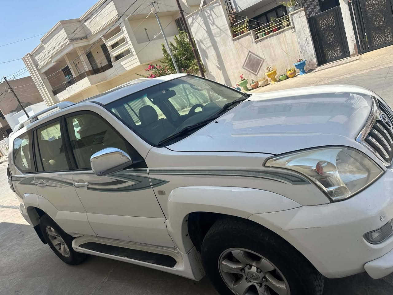 برادو موديل ٢٠٠٩ بسمي سنوية ٣١ مكينة ٢٧٠٠ أربعة سلندر تعديل بارد باب السائق اسلايت رقم اربيل ***********)
