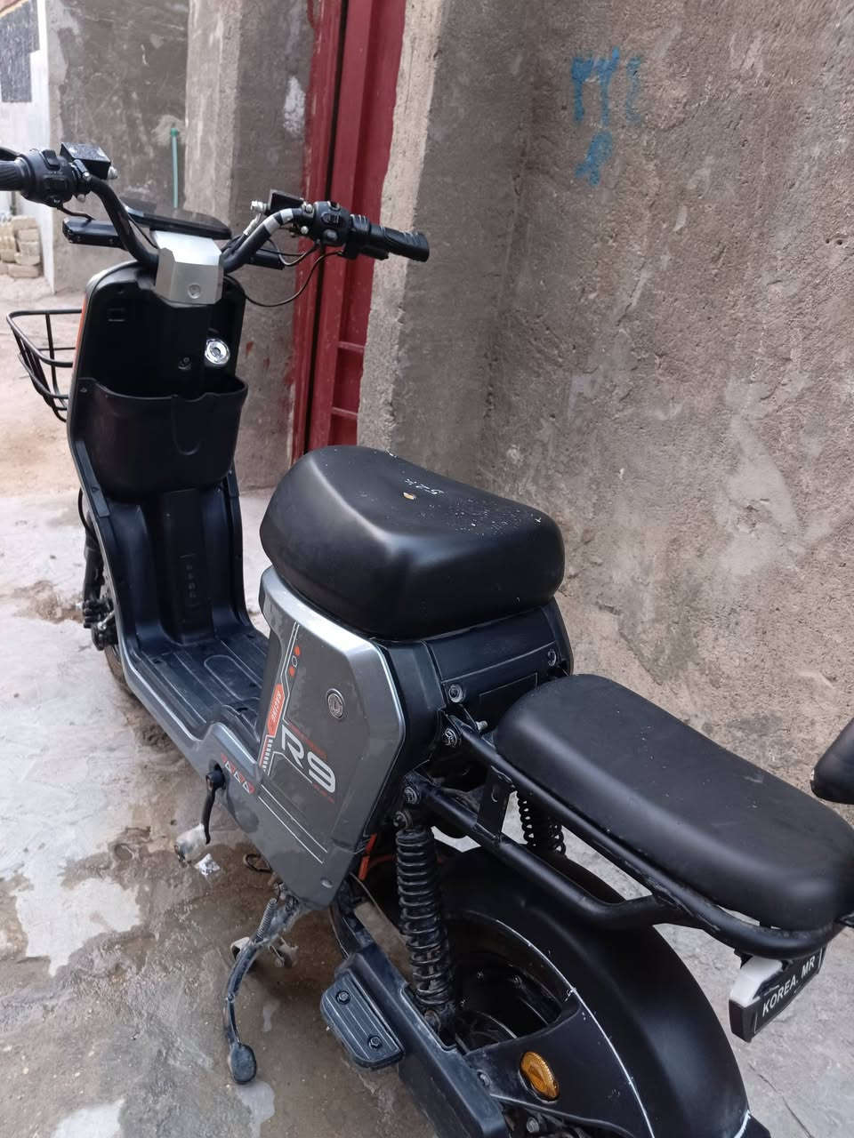 R9 
نضيف
بطارياته عطلانه الان تركنا يعني نقص بطاريات
ماخذي 525 ويا وصل معرض 
ويا سويج ثنين
شتغل بصمة وسويج وكارت 
ويا شاحنه
رايدي 250 وبي مجال لشراي 
‏‪***********‬‏

