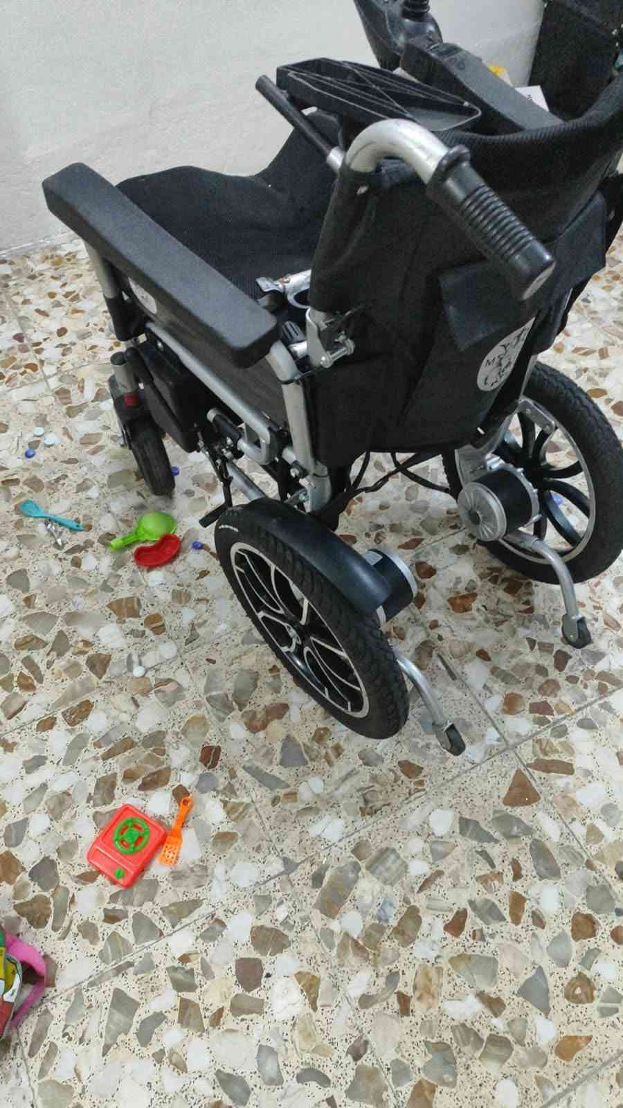 كراسي كهربائيه جديده مستعمله قليل جدا جددا سعره ٤٥٠الف الشراي يتصل بغداد ***********
