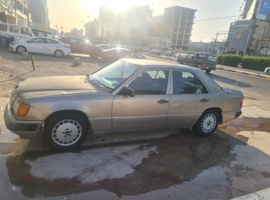 مارسدس دب موديل 1987 رقم ديالى الجديد مشؤوع وطني ب اسمي محور بطه 2500  مكان بغداد سعر 50 وبيه مجال قليل  تواصل ***********
