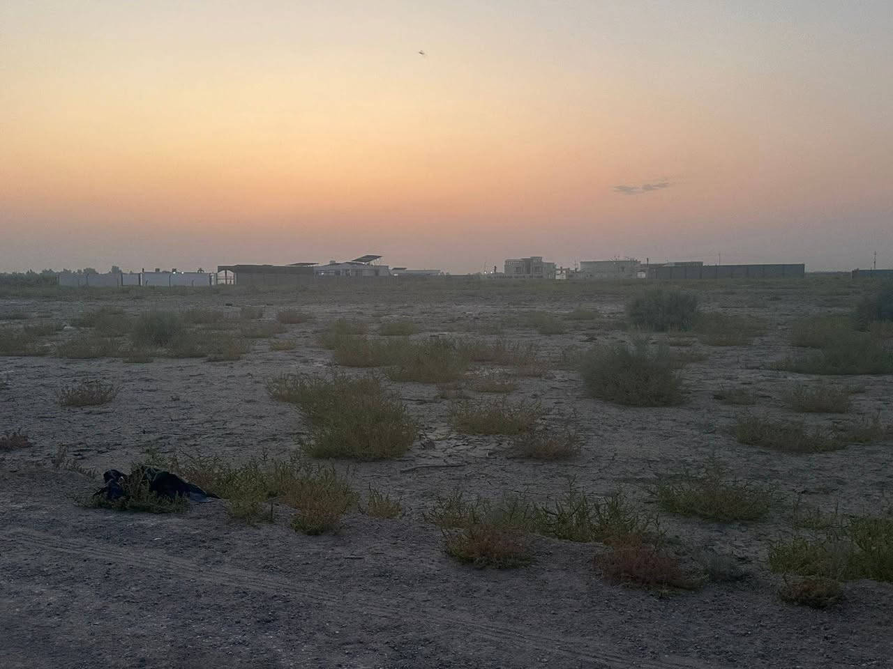 ‏السلام عليكم
‏دوانم للبيع طابو سند 25 بأسمي فقط 
قريبة من الشارع العام
‏المساحة  2 دونم  
‏تباع كاملة أو حسب الطلب
متوفر ماء و كهرباء و قريبة من منطقة سكنية و قريبة على الشاليهات
تنفع سكن او استثمار  
‏العنوان : بغداد - ابو غريب الحمدانية هور الباشا
مقابل مزرعة باركود 
للاستفسار اكثر الاتصال على :- 
***********
