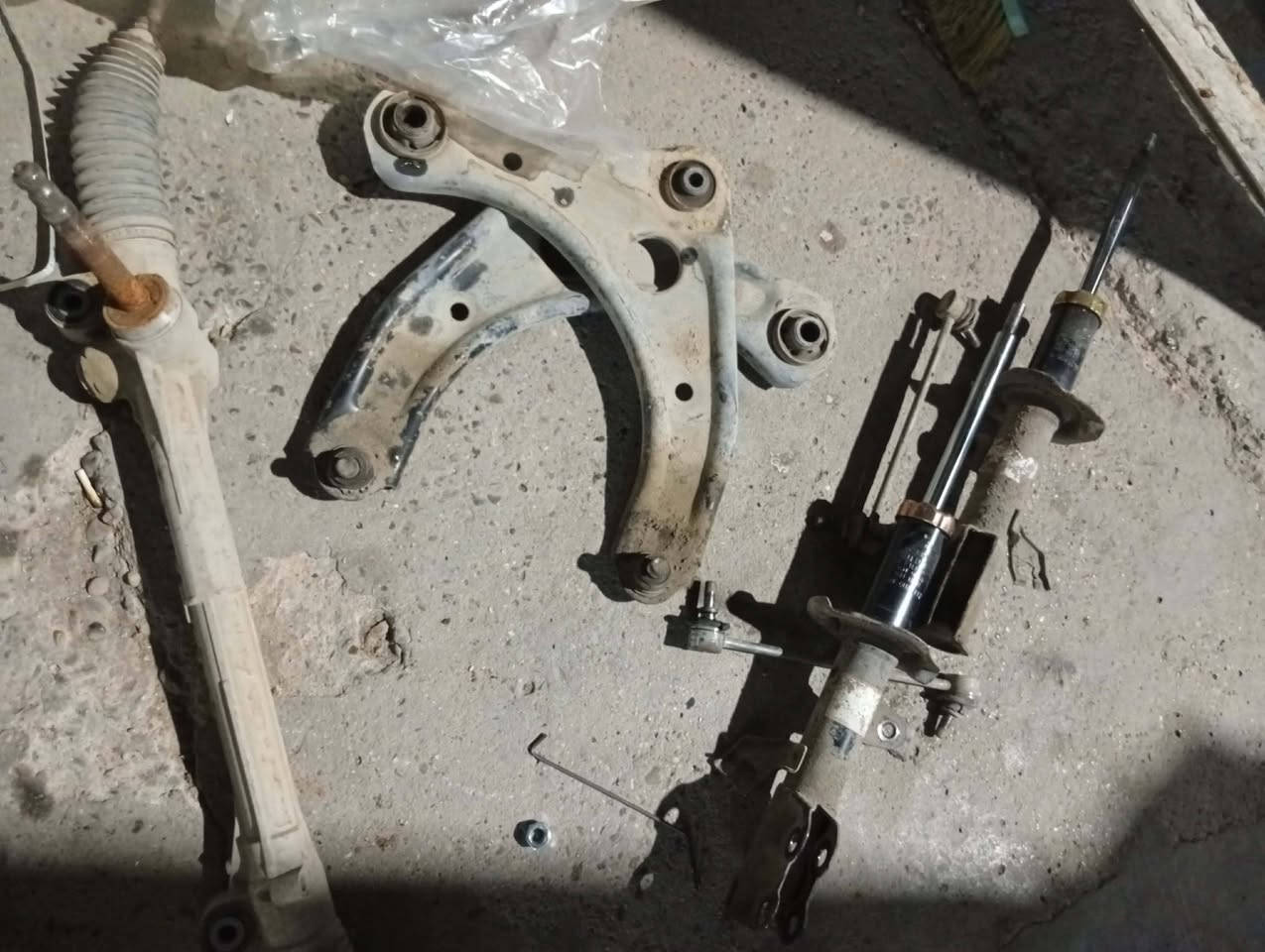 الاستفسار ***********
سني هندي
تبديل صدر كامل مع بوربرنات
مع تبديل قايش
متواجدين من ١١ صباحا لغايه ٨ مساء
