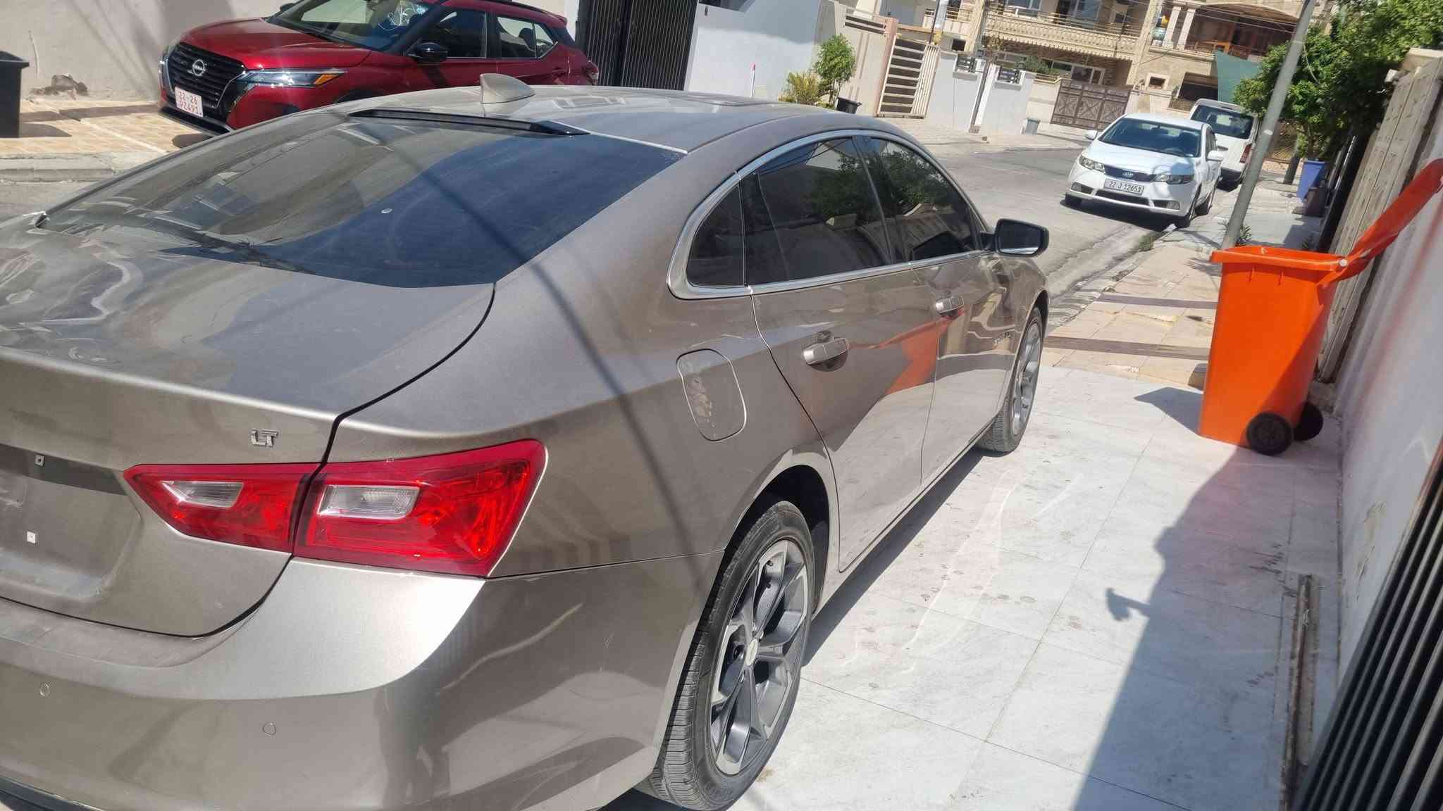 سلام عليكم للبيع ماليبو موديل ٢٠٢٤ مواصفات LT2 بانوراما ماشية ٥٤ميل بدون سبغ بدون دواخل فقط ٢ مكان رسعة  
مواصفات ويل كروم بانوراما،تبريد قطعتين،رادار ، كشن هيتر ،كهربايي و بعد هواي مواصفات 
رقم كاتي ٢ شهر باقي للرقم 
سعر ١٢٣
مكان اربيل حي فرمانبران 
***********

نص مكتوب في الصور:
- BIDCARS