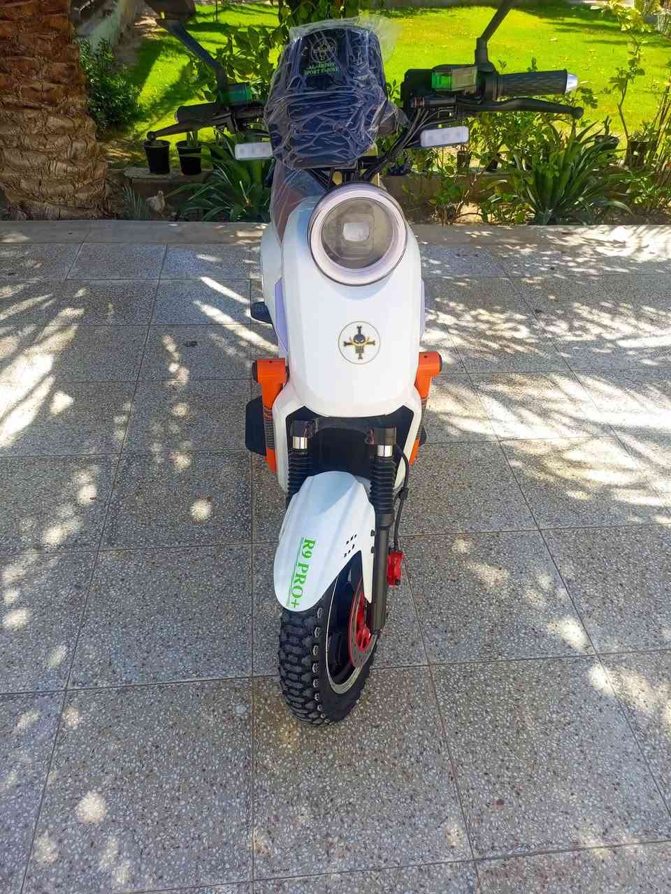 السلام عليكم دراجه شحن r9 ابرو للبيع ملف 3000w ست بطاريات 72v 25 امبير الدراجه كلشي ما ناقصه صالي 4 ايام من مشتريه سبب بيع دراجه سريعه وما اكدر اسيطر عليه شرط شخط ما بيه تايرات جبلي حجم تايرات 12.300 مكاني نجف حي ميسان علوت الفحل قرب قنطرة زينب سعره 900 اني مشتريه ب مليون مستعجل على بيعته متواجد فقط واتساب ***********
