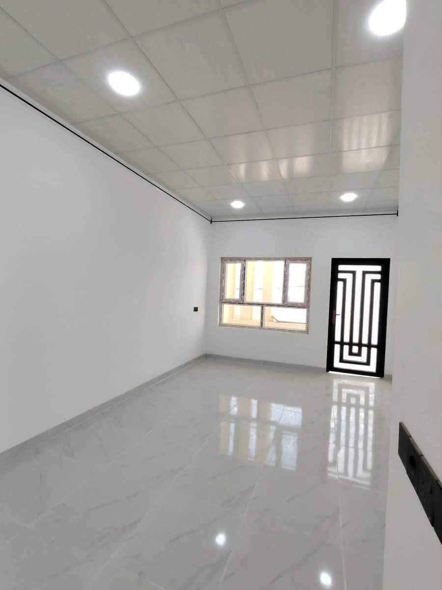 #عروض_ضفاف_النيل_للعقار
دار للبيع 

حي الملايين الأولى 

قرب جامع الصواف 

المساحة 160 م واجهة 8 م 

الدار طابقين 

الطابق الاول : غرفتين نوم وهول ومطبخ واستقبال وصحيات وكراج سيارة

الطابق الثاني : اربعة غرف نوم وهول وصحيات وبيتونة 

الدار بناء حديث فول مواصفات تسليم فوري 

سند زراعي بستان ملك صرف 

خدمات كامله ماء  كهرباء شارع صبه 

للاستفسار أكثر اتصل على الأرقام او 

زوزو مكتبنا حي ملايين الأولى قرب معهد الحياة الأهلي 

***********

***********

