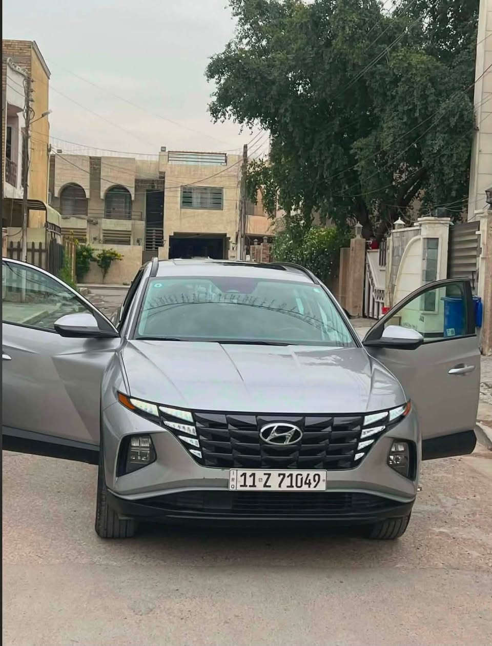 توسان 
2024 
لون سلفر 
بيها فقط صندوك مبدل نفس اللون بدون صبغ 
محرك 2500
بدون ايرباك
ماشيه 40 كيلو 
وارد أمريكي 
فول موصفات 
العنوان بغداد السيديه 
الرقم ***********

