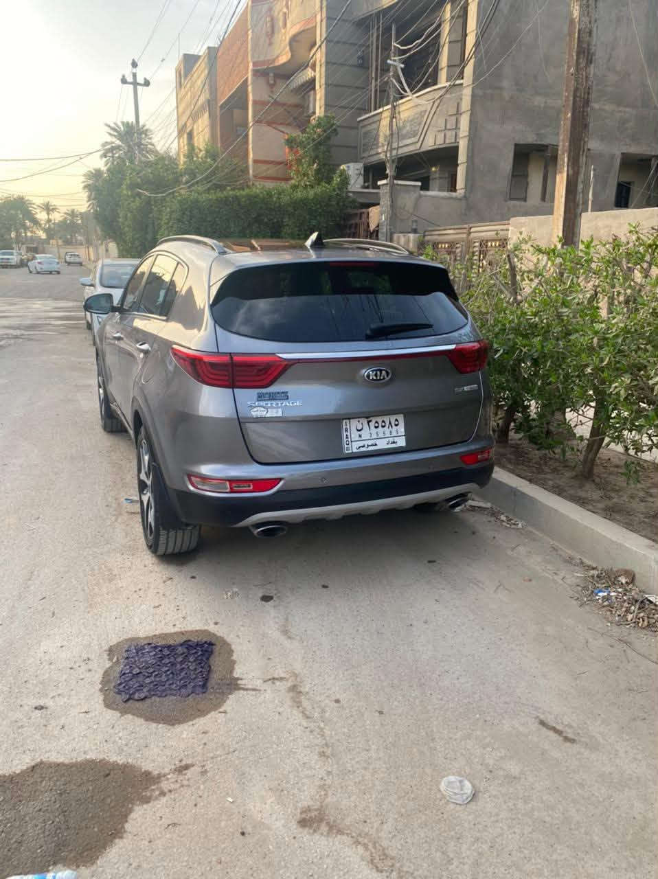 للبيع كيا سبورتج 2018 وراد امريكي
مواصفات sx 
بانوراما 
بصمه ابواب وتشغيل 
هاند بريك بصمه 
صندوق كهرباء 
مانع انزلاق 
شفتات سرعه 
اوتو ستوب 
مرايا شفط 
وباقي مواصفات ال sx 

سياره ماشيه 108 الف ميل 
حادث باب السايق والخلفي مبدلات 

السعر 140
***********
