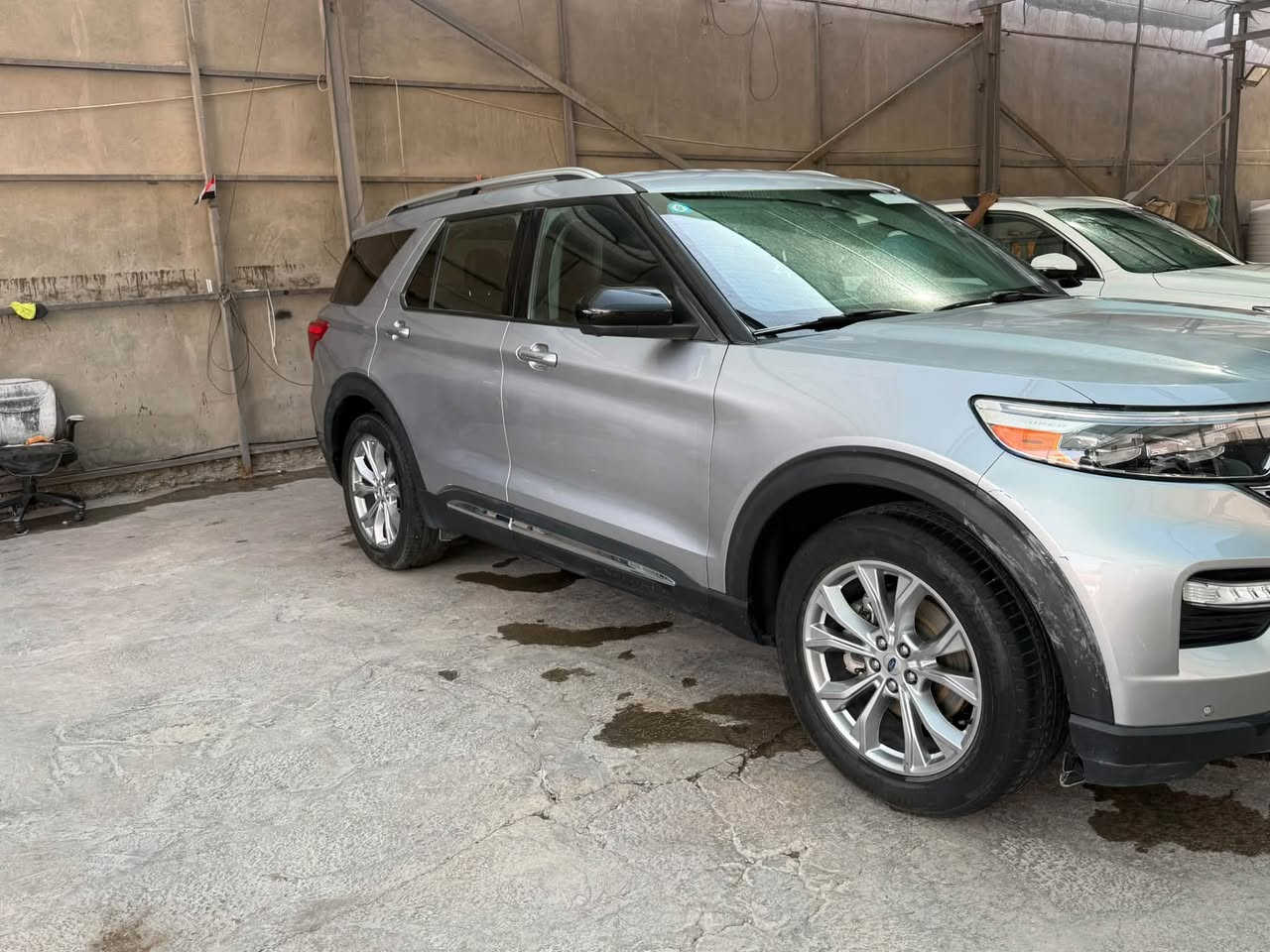 سلام عليكم
بيع مستعجل………..

Ford Explorer Limited 2023

مواصفات السيارة 

بصمة تشغيل 

تشغيل عن بعد 

محرك 2.3T

گير 10 سرعات

كامرات 360

بردات خلفية أبواب

انارة داخلية 7 الوان 

مري شفط 

نقاط عمياء 

مانع اصطدام 

تبريد مركزي 

صندوق كهرباء 

مصابيح امامية ليد

تدفئة وتبريد كشتات 

تدفئة ستيرن 

ابل كاربلاي 

كشن vip

ممشى السيارة 43 الف ميل

الضرر : جاملغ وباب جهة السايق مبدل بلادي نفس اللون بجم كبس امامي وخلفي ايرباك برده فقط سيارة مصفرة غير هذا حادث مابيها 

1FMSK7FH2PGA85591 .

سيارة مرتبة ومابيها نقص 

رقمها بغداد 

مكانها بغداد الدورة 

*********** متوفر واتساب

 

245$ورقة وبيها مجال

نص مكتوب في الصور:
- 1 / 12 3:11