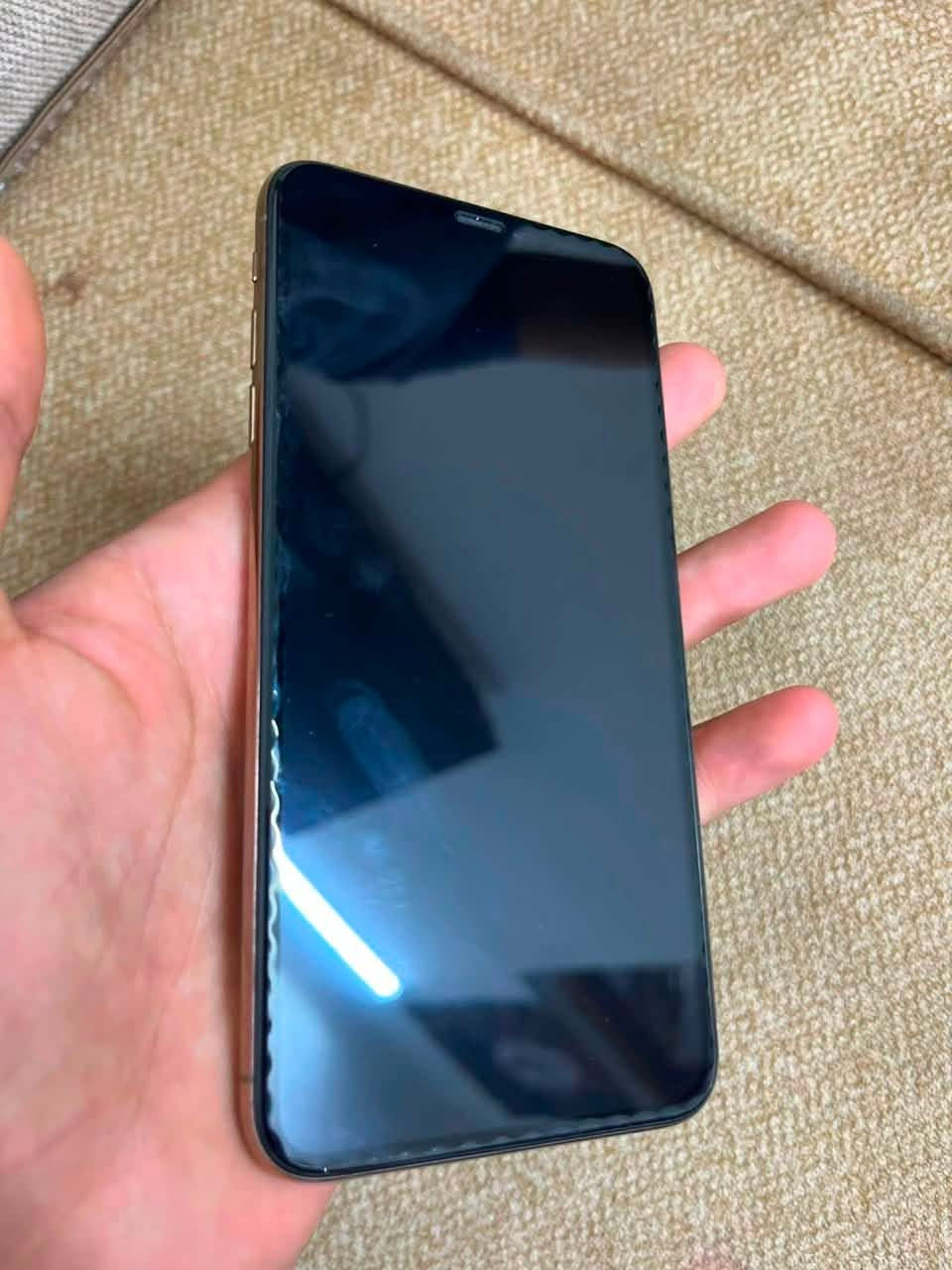 سلام عليكم ايفون XS MAX عربي شرق اوسط AAA الذاكره 256  الجهاز ابلادي ما داخل صيانه السعر 250قفل /***********
