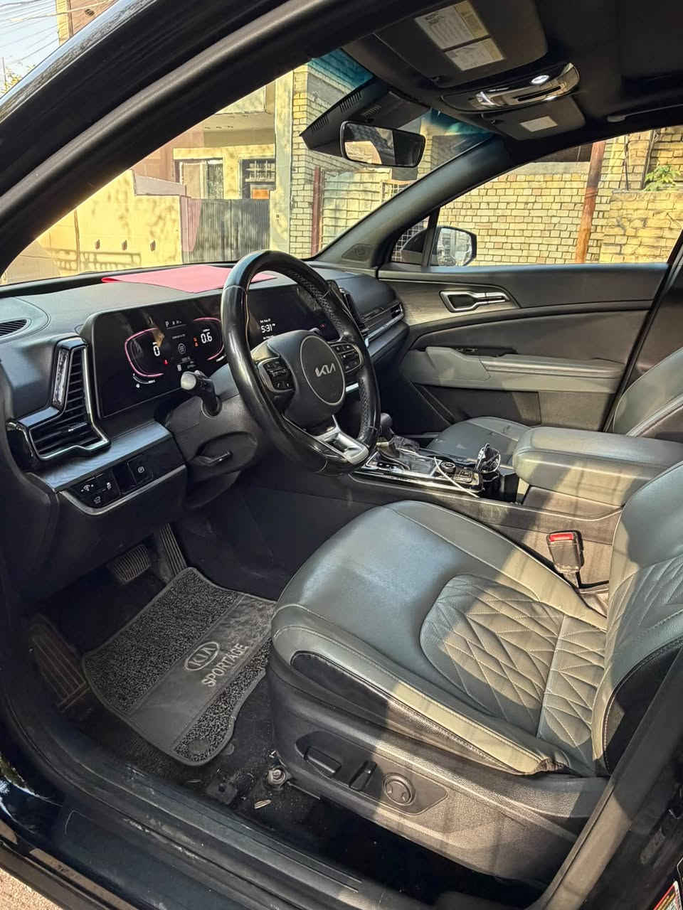 Kia Sportage X-Line 2023
• المحرك: 2.5 لتر بنزين، 4 سلندر
 • الكير: أوتوماتيك 8 سرعات
 • الدفع: AWD دفع رباعي مع Center Lock
 • عدد المقاعد: 5
 • أنظمة القيادة: Normal / Sport / Smart / Snow
 • فتحة سقف بانوراما
 • جنطه كهربائية
 • مقاعد أمامية جلد/ تدفئه مقاعد 
 • تشغيل عن بُعد Remote Start
 • دخول وتشغيل ذكي
 • تكييف أوتوماتيك
 • شاشة وسطية 12.3 إنچ 
             داخل زيتوني 
 • عداد 68500mi
 • Apple CarPlay / Android Auto
 • شحن لاسلكي للموبايل
 • كاميرا خلفية + حساسات خلفية
     : الحادث جاملغ خلفي صبغ ول بونيد صبغ 
او اجه بيهه من امريكا كلير الجاملغ الأمامي جهه السايق  
  وباب السايق بدلته نفس اللون 
السياره بدون ايرباك 

السعر : 17000$ وبيهه مجال 
السياره بسعر النترا 
***********
مكان السياره بغداد الدوره
