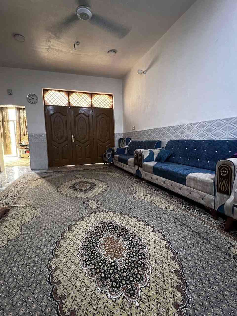 دار للبيع المساحه 130 متر منطقه ال 8000 بناء جديد طابقين يحتوي الطابق الاول على غرفه وصاله واستقبال ومطبخ وصحيات والطابق الثاني يحتوي على ثلاثه غرف وصاله وصحيات مجموع الغرف اربعه السعر 179 مع المجال للاستفسار مراجعه مكتب الرشيد او اتصال بالرقم التالي ***********

