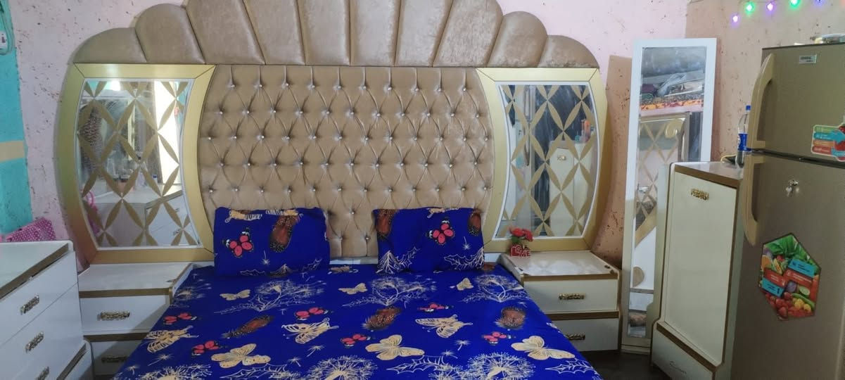 سلام عليكم غرفه نوم تركيه للبيع نضيفه كلش سعر 550 وبيها مجال ***********
