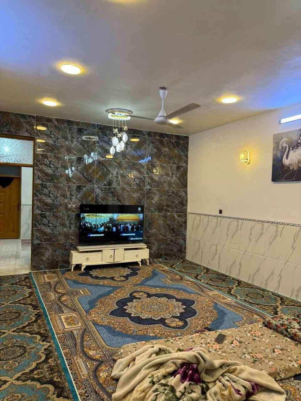 بيت 200متر دوانم شعله شارع سكله ابو موسى السعر 150 مليون بي مجال قليل  الاستفسار علا الرقم التالي ***********
