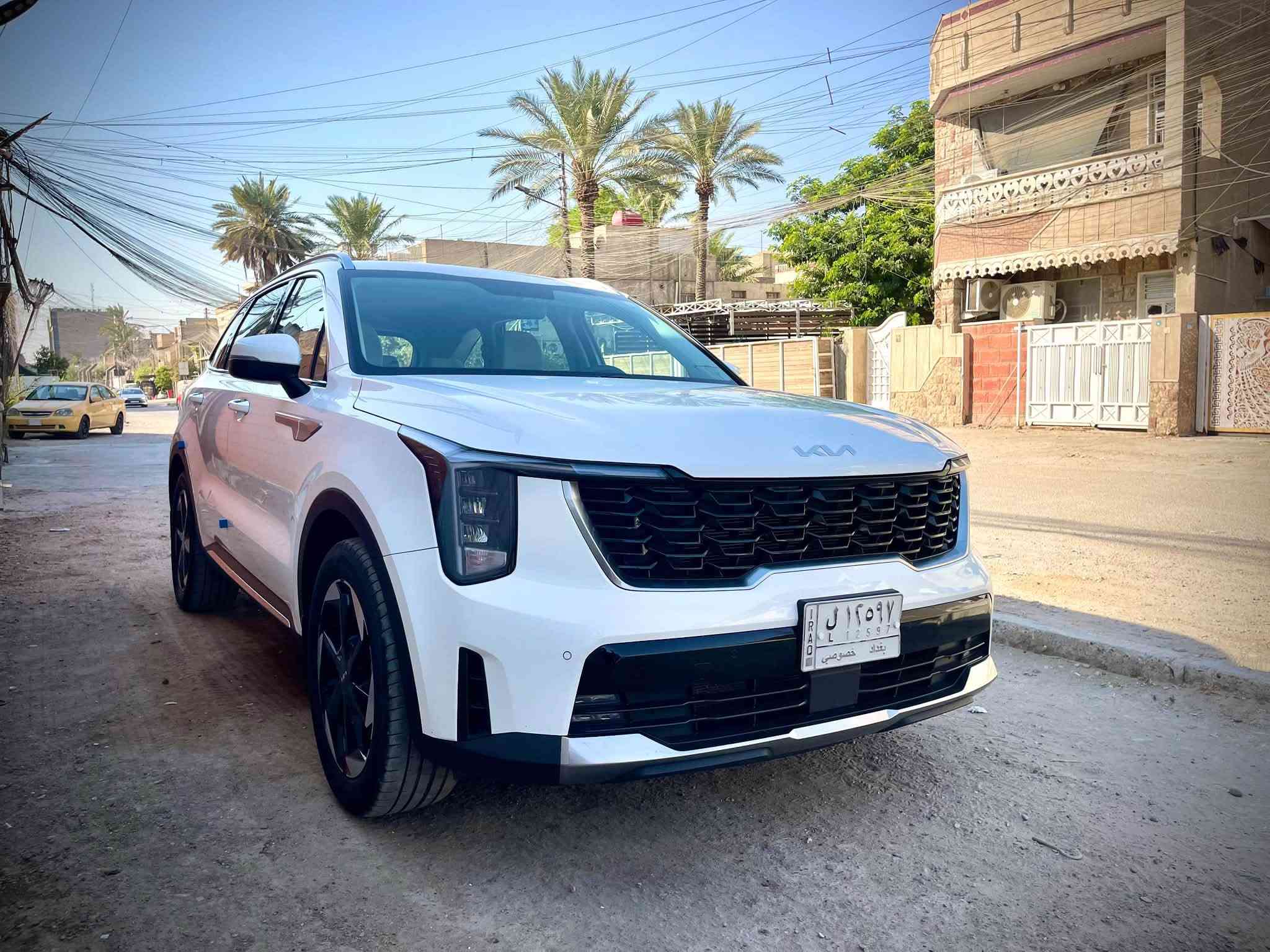 السلام عليكم 
سورنتو خليجي 2024 
ماشيه 47 km
سياره نظيفة جدا على ايدي اخذتها زيرو 
 والصيانة بالشركة فقط
 بيها رصعتين
 مكفوله كفاله عامه من الصبغ 
4 سلندر 
رقم بغداد تحويل مباشر 
عنوان. بغداد البنوك 
السعر 25 الف $ 
***********
