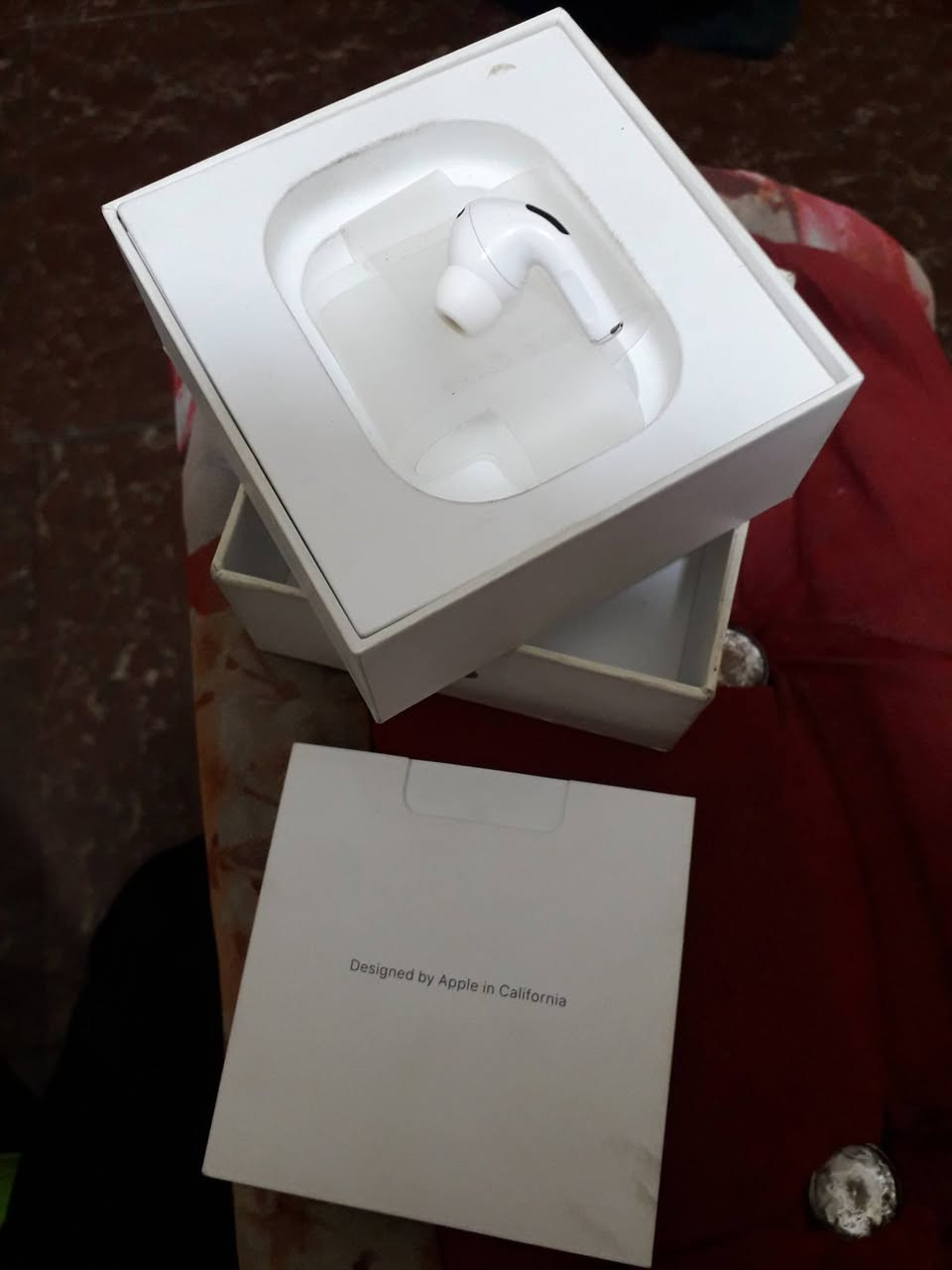 ايربودز AirPods Pro 2
الاصليه شرط من عين الفهد بدون البيت والتك الايمن 
 فقط تك ايسر كامل ملحقات مكاني بغداد العامريه 
وصل الشراء موجود 
رقمي ***********
