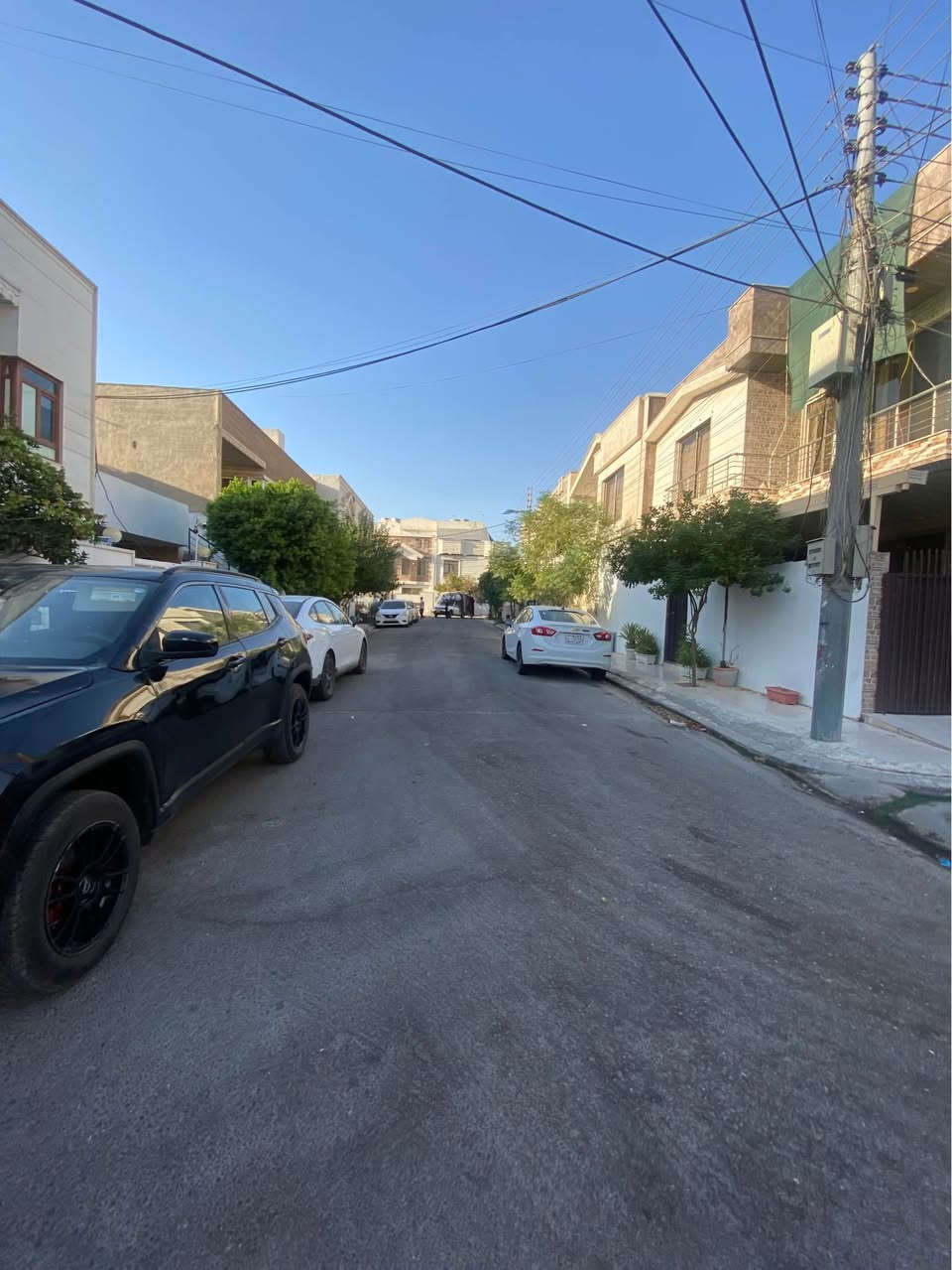 في أربيل دار للبيع خمسة حساروك 
مساحة ١٢٥ متر 
يحتوي على 
٤غرف نوم 
استقبال هول داخلي 
مطبخ.  كراج للاستفسار الاتصال على الأرقام 
***********
*********** أربيل, العراق
