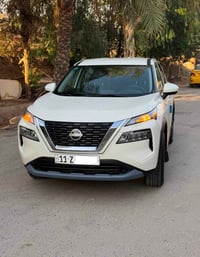 نيسان روج 2023  1.5 تيربو  مواصفات  Sv   فور ويل awd  ابيض صدفي  رقم ب...