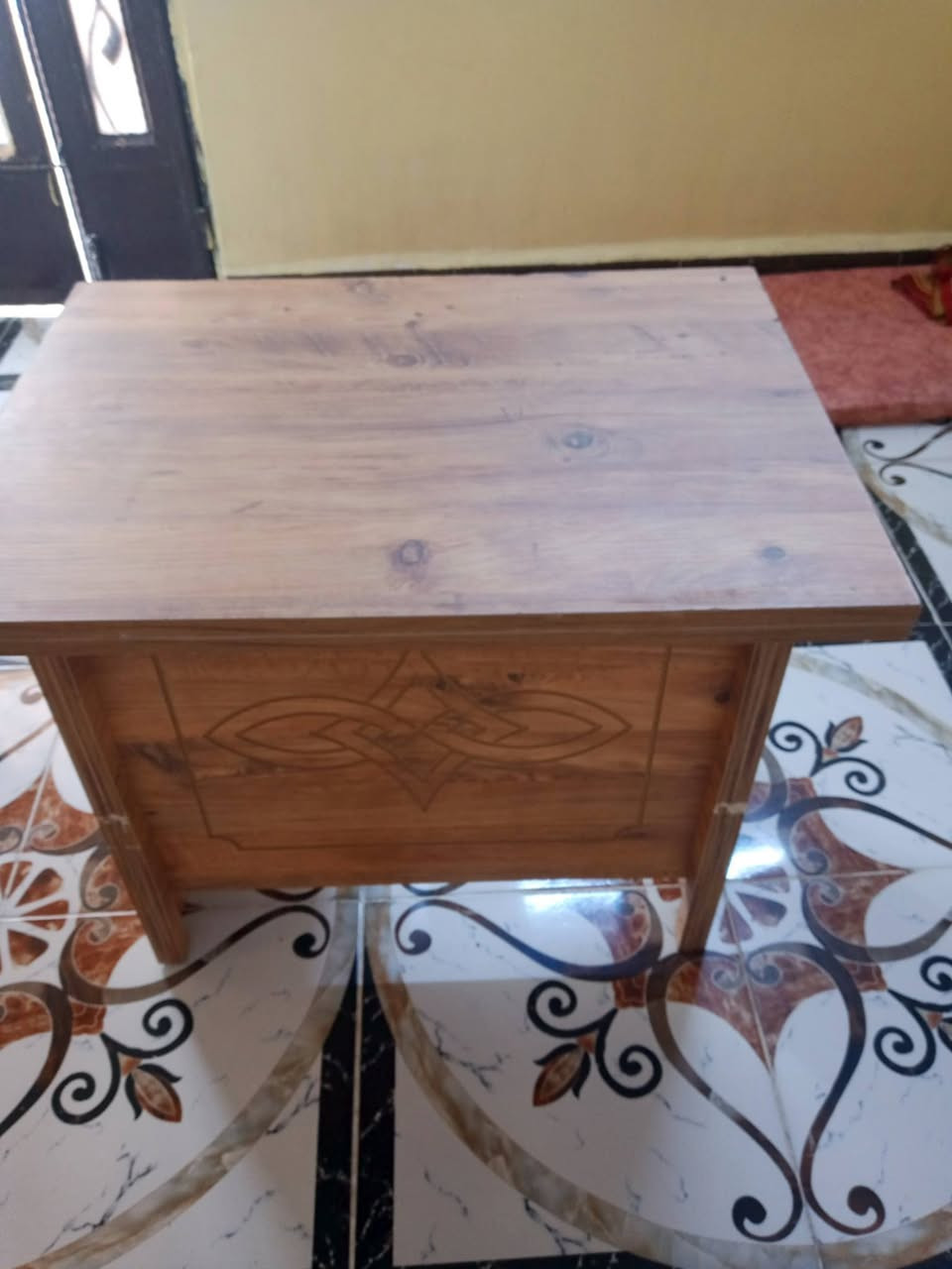 مكتبه نضيف اي عيب مابيه السعر 60 وبيه مجال الشراي يخابر ***********
