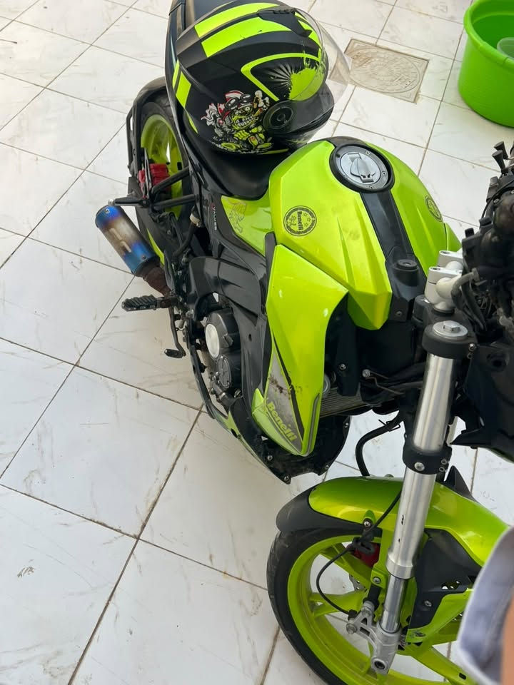 بنلي 180c دراجه نضيفه وما مفتوحه ماشيه فقط 6 الف
رقم وسنويه بصره  موديل 20 ماشيه 6 الف

 مكاني بصره ابراضعيه سعرها 2500 قفلللل بيع مستعجل ***********

