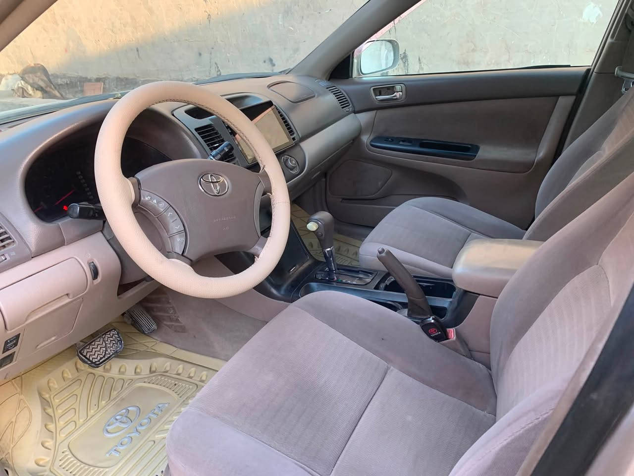 السلام عليكم
شباب كامري موديل 2005 للبيع فقط

محرك 4 سلندر 2400 وراد أمريكي حادثها جاملغ اليمنى والبنيد ليبل واحد عدا البنيد مبدل 

محرك كير كفاله تبريد شغال باتري جديد 

غرفه جديده بيها مكانات صبغ ابيعك حزام 

كشن كهرباء تحكم ستيرن شاشه  رقم بغداد بسمي شرط التحويل  سنويه 2031 هزه جديده

السعر 70 وبيها مجال للشراي مكاني بابل الحصوه 

***********
